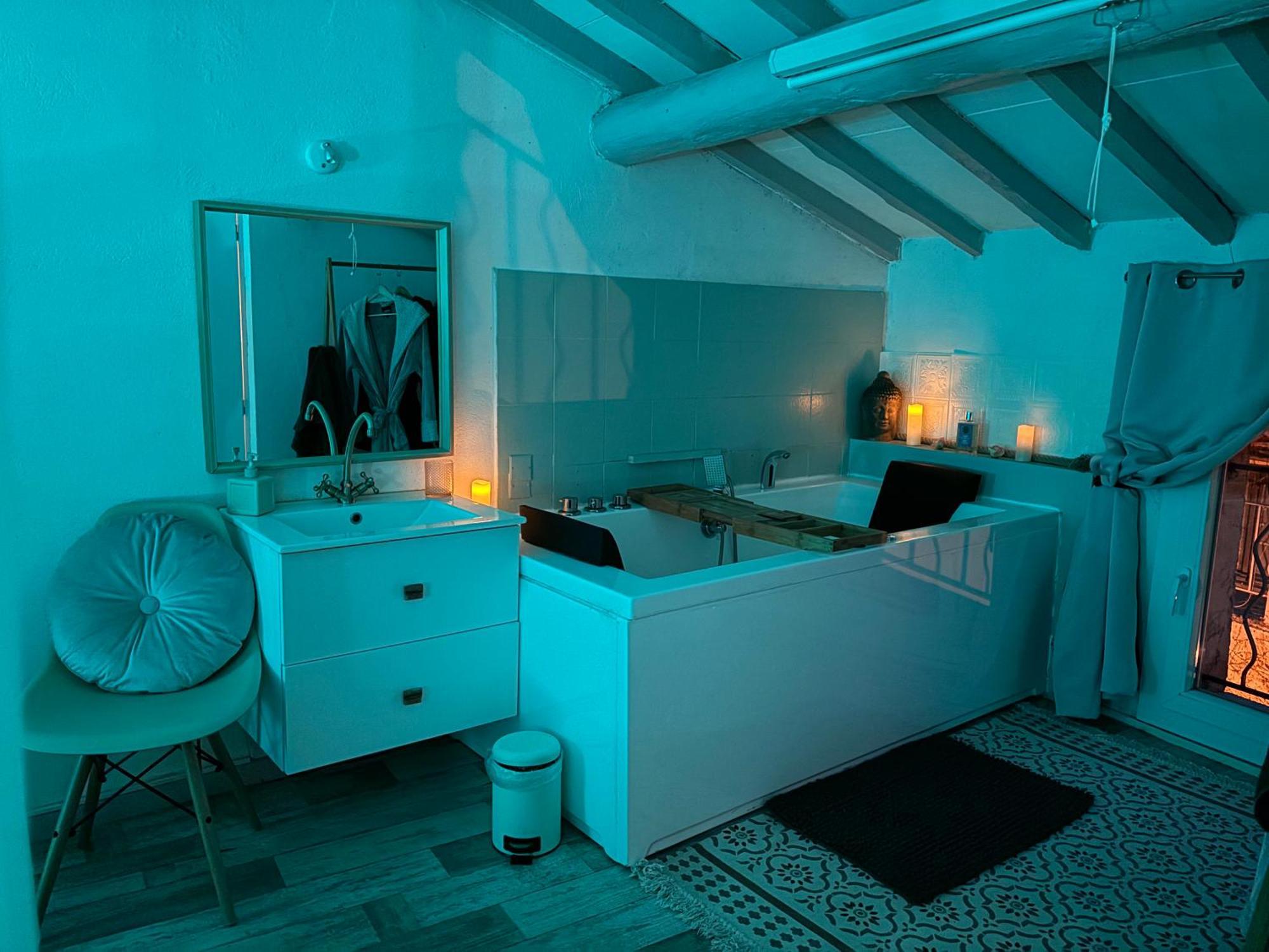 Love Appart Balneo Jacuzzi Romantique Insolite Le Barroux Exterior foto